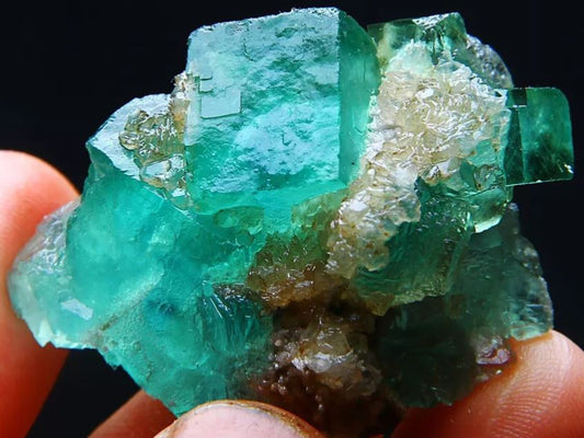 Learn about this cubic green fluorite specimen from Xianghualing mine and how it forms.