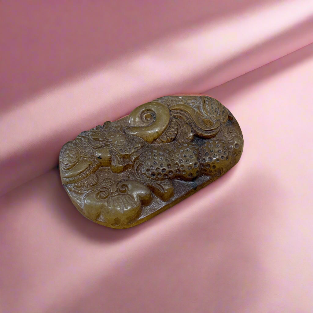 Brown Jade Dragon Pendant, 20.83gr, 47x30x7mm