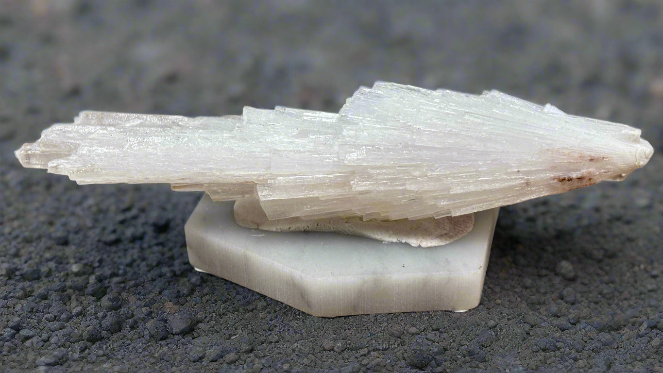 Scolecite Deccan Basalt on base, Aurangabad, Maharashtra, India, 60.84gr.