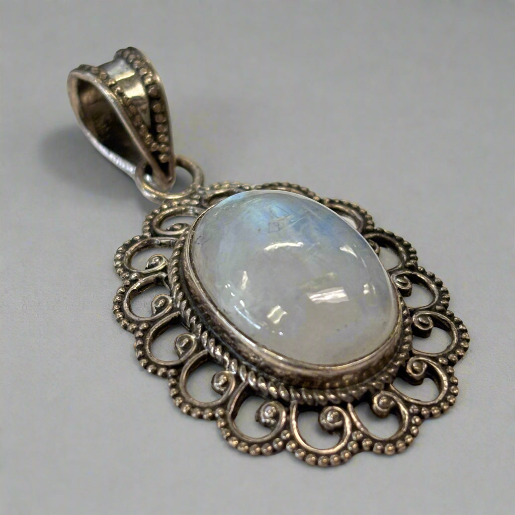 Moonstone Pendant in Sterling Silver 6.73gr