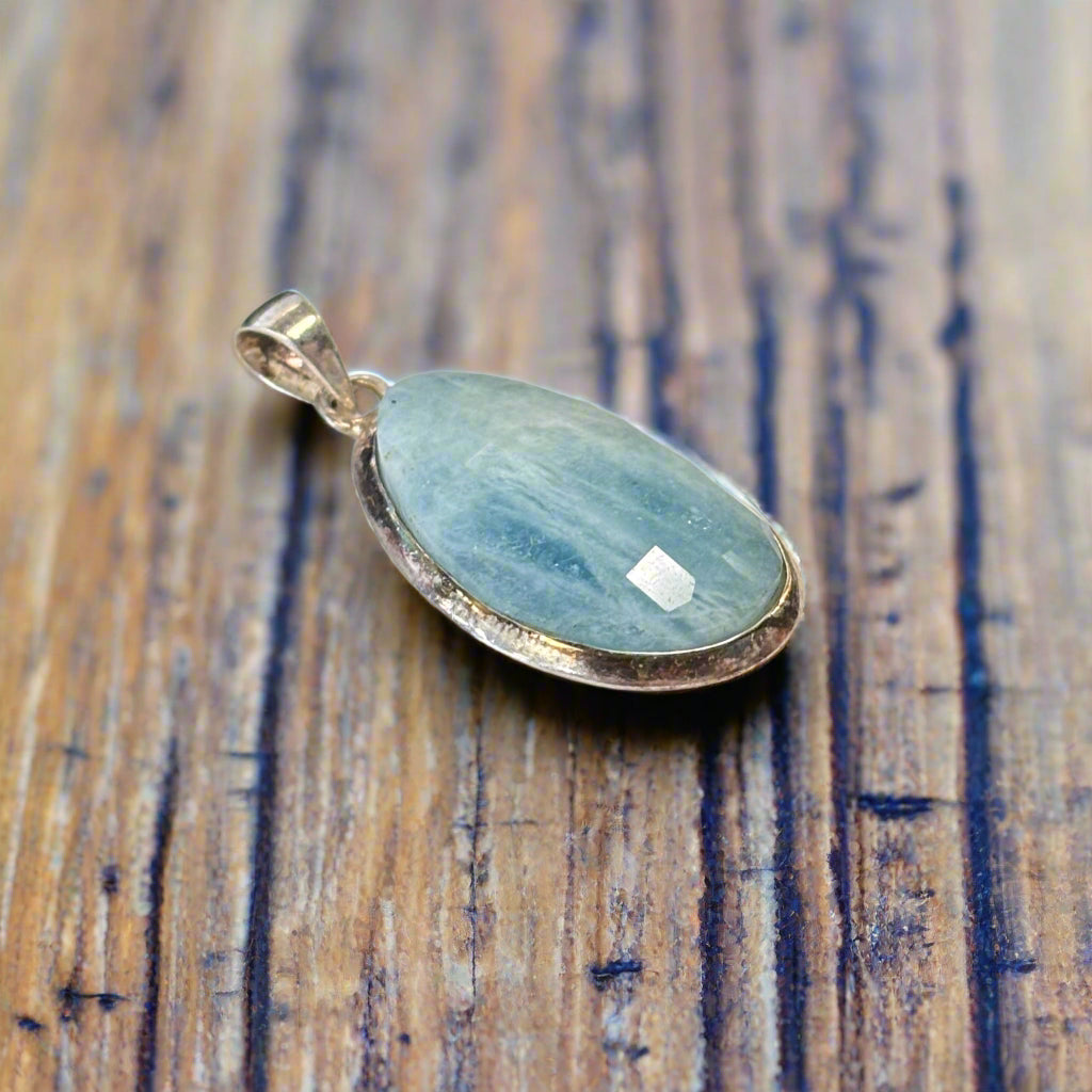 Aquamarine Pendant set in Sterling Silver, 8gr.