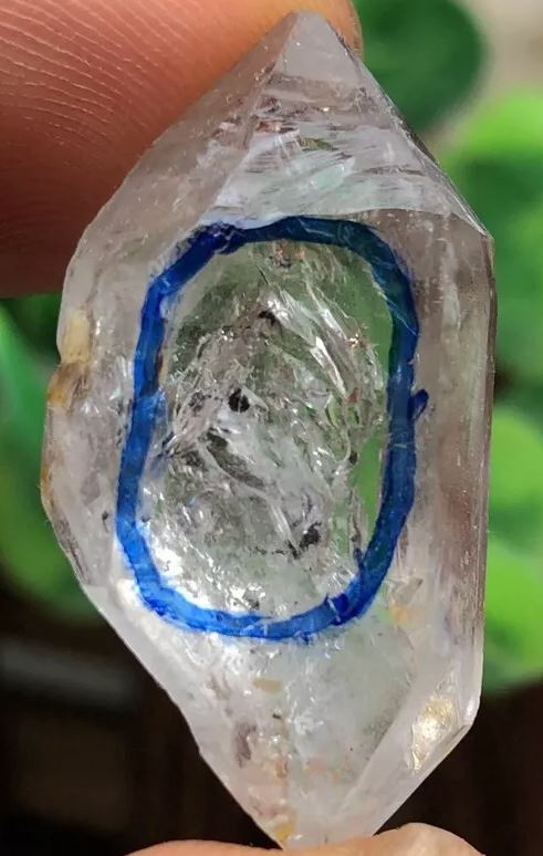 Ever seen a Herkimer Diamond with moving graphite inclusions in water? also known as an enhydro quartz?