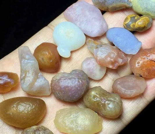 Ever seen Gobi Multi-Color Alashan Candy Agate from Suiseki? Let's learn about it's history and formation.
