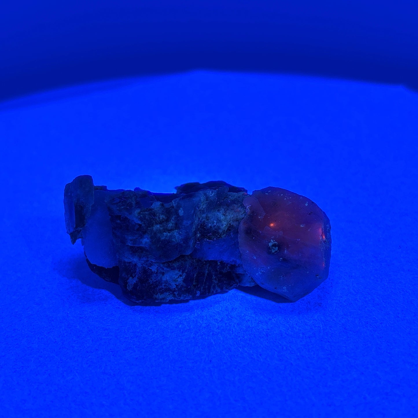 Fluorescent Hackmanite & Calcite on Quartz, 46.69gr, 53x35x23mm