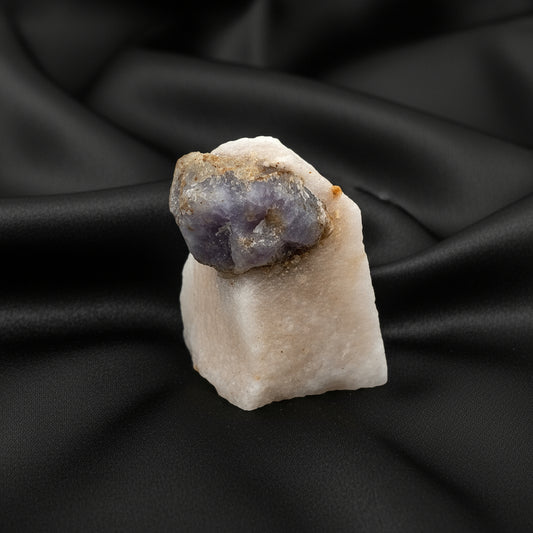 Fluorescent Hackmanite on Quartz, 71.15gr, 30x32x46mm