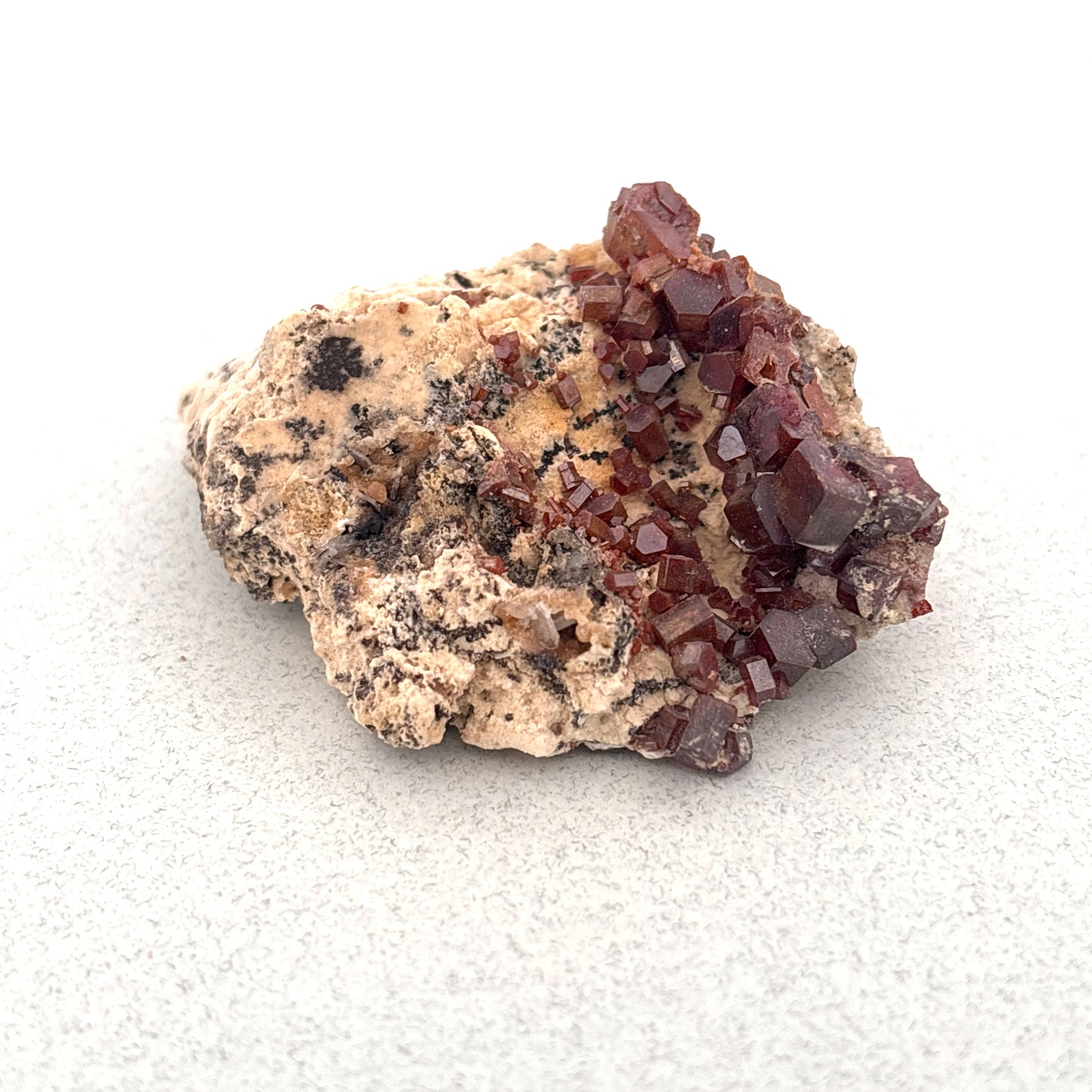Vanadinite 32.3gr Mibladen, Morocco 5x4x2cm