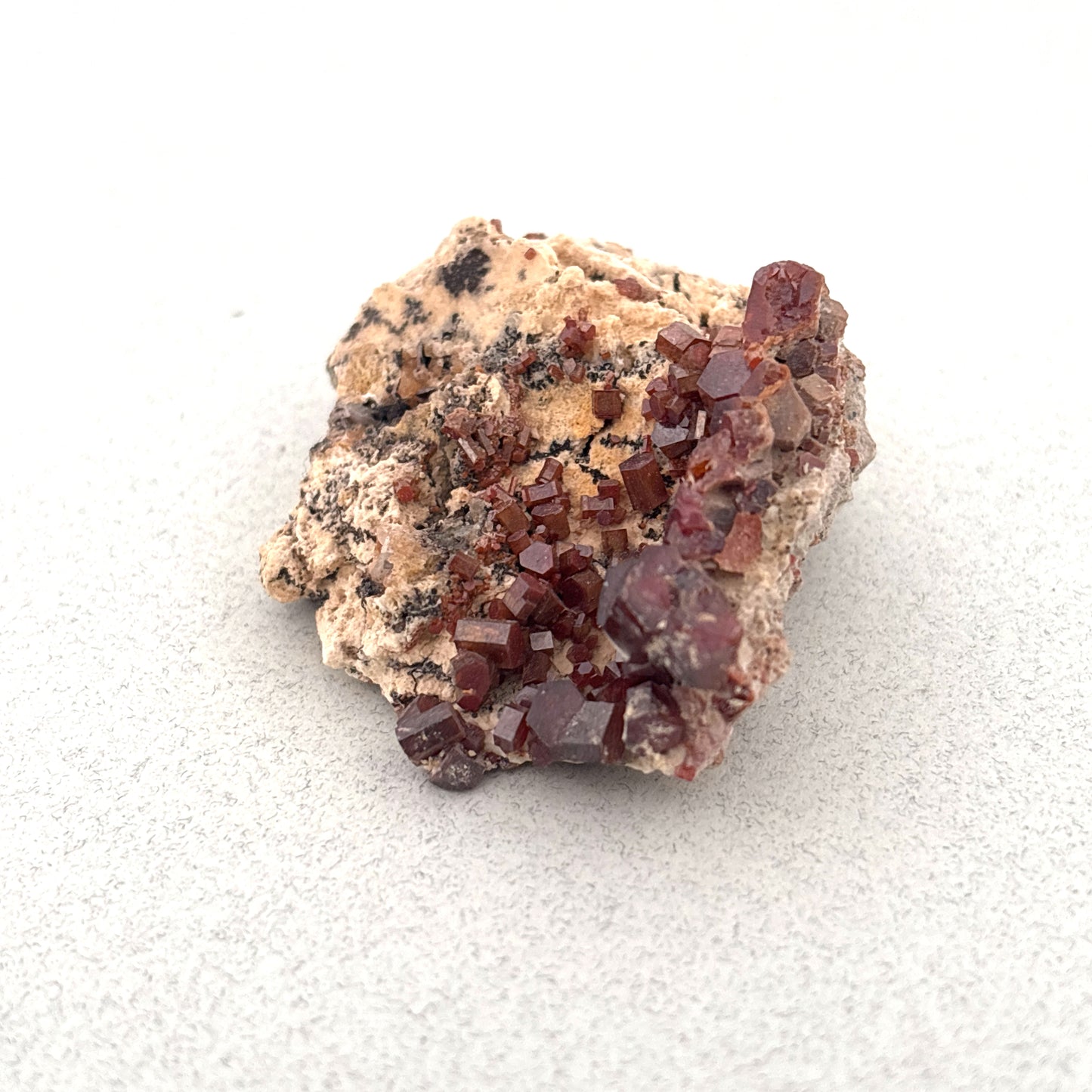 Vanadinite 32.3gr Mibladen, Morocco 5x4x2cm