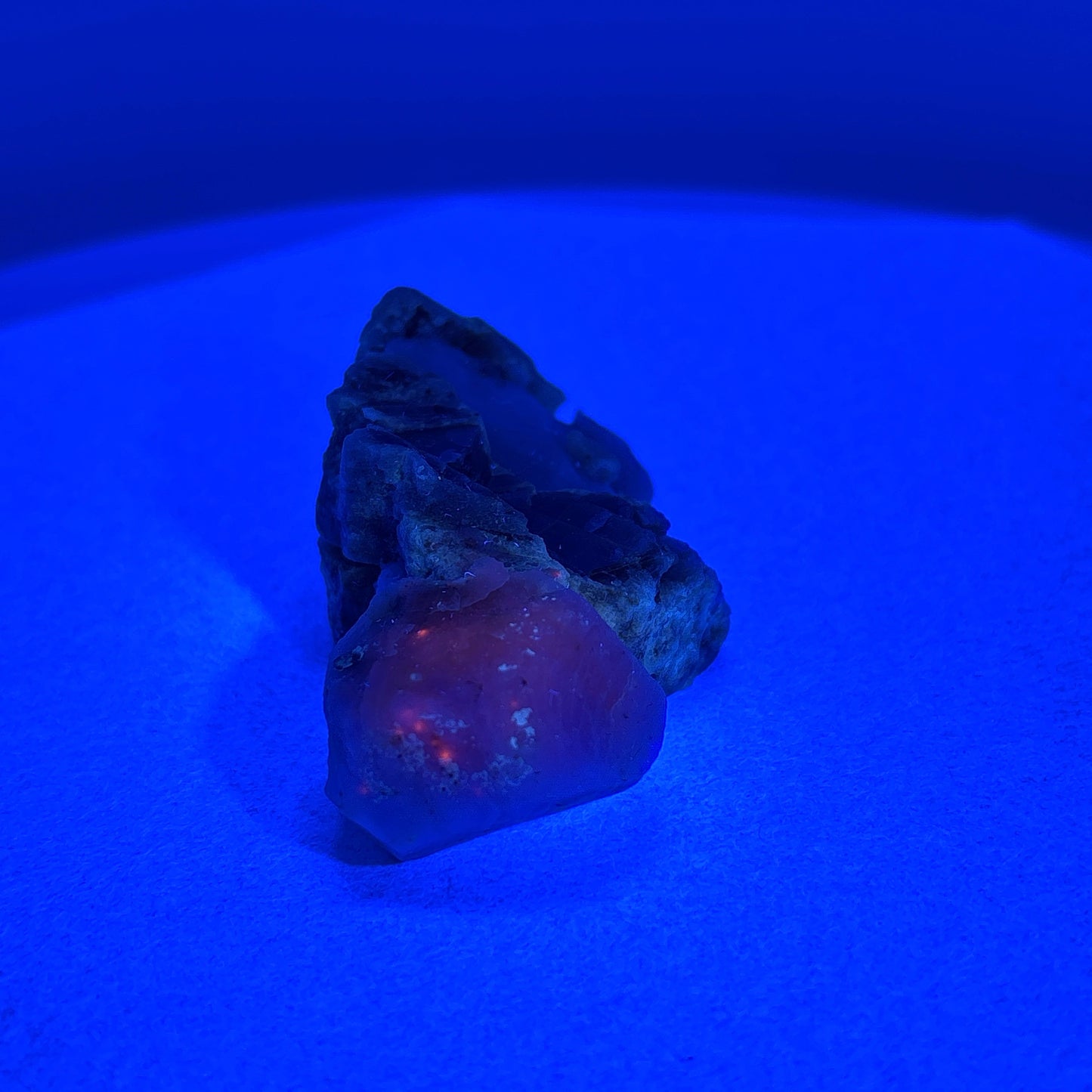 Fluorescent Hackmanite & Calcite on Quartz, 46.69gr, 53x35x23mm