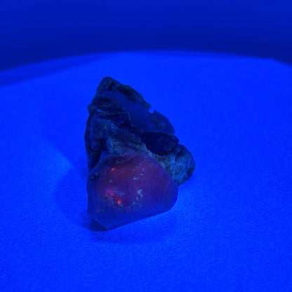 Fluorescent Hackmanite & Calcite on Quartz, 46.69gr, 53x35x23mm