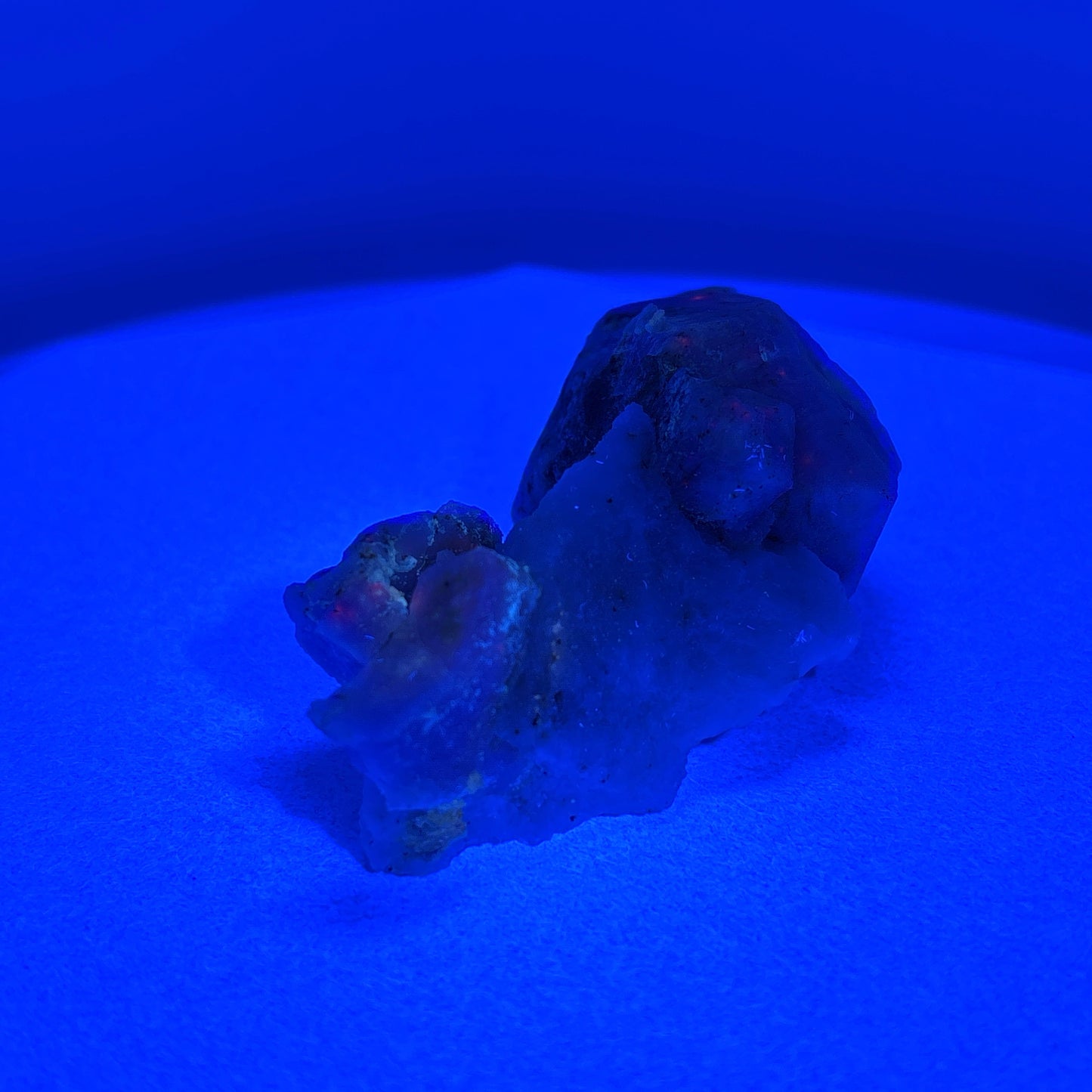 Fluorescent Hackmanite on Quartz, Pakistan, 100.09gr