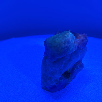 Fluorescent Hackmanite on Quartz, Pakistan, 84.55gr
