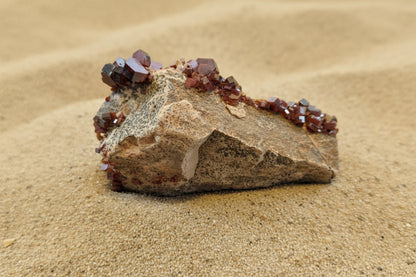 Vanadinite, Mibladen Morocco, 8x5x2.5cm 92gr