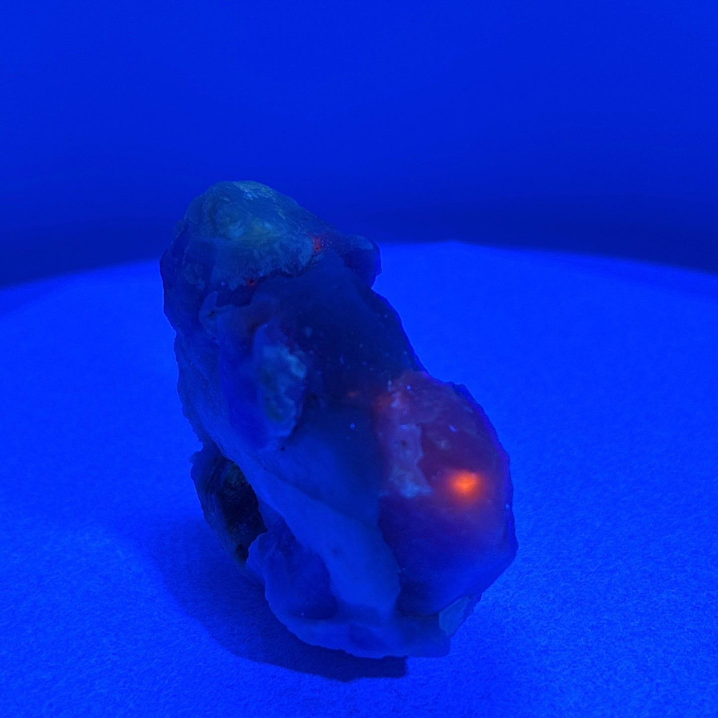 Fluorescent Hackmanite on Quartz, Pakistan, 84.55gr