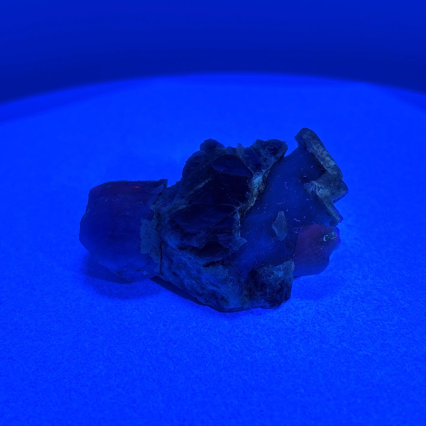 Fluorescent Hackmanite & Calcite on Quartz, 46.69gr, 53x35x23mm