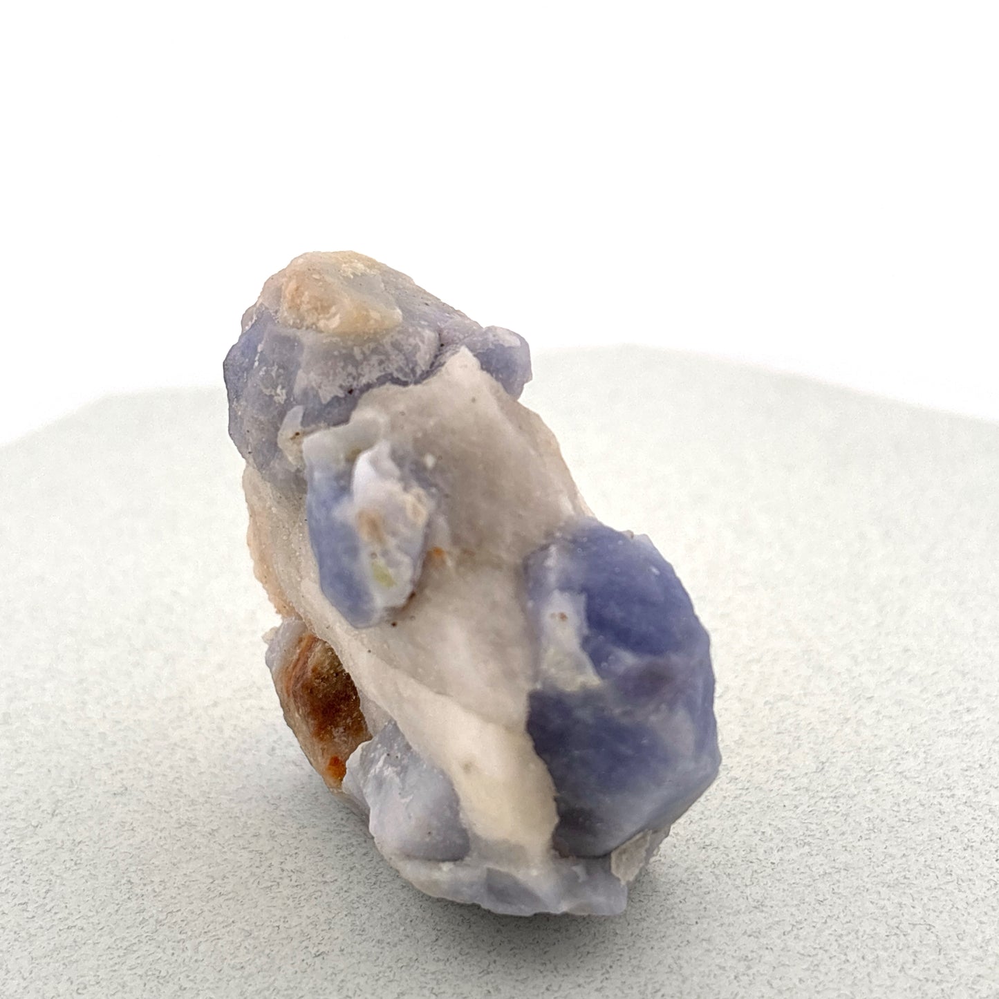 Fluorescent Hackmanite on Quartz, Pakistan, 84.55gr