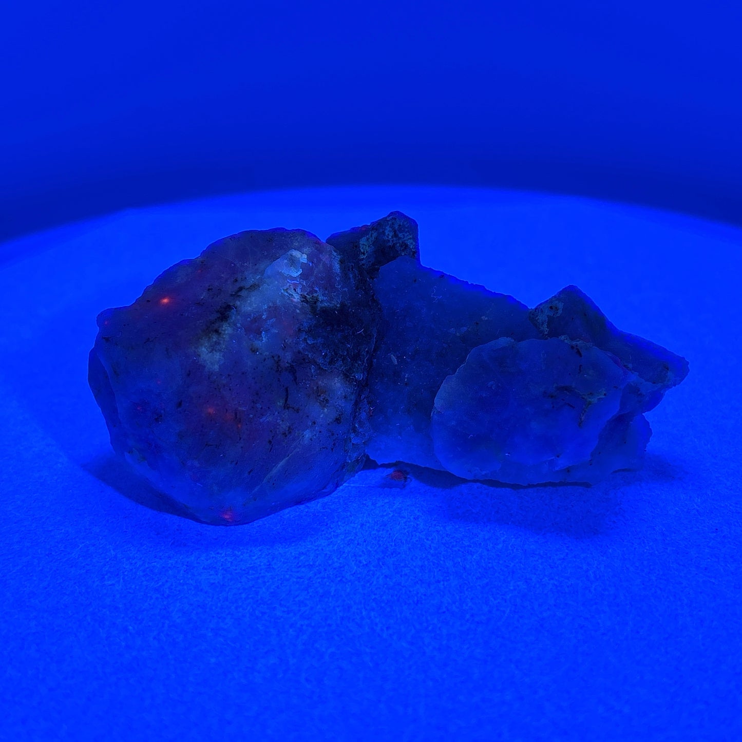 Fluorescent Hackmanite on Quartz, Pakistan, 100.09gr