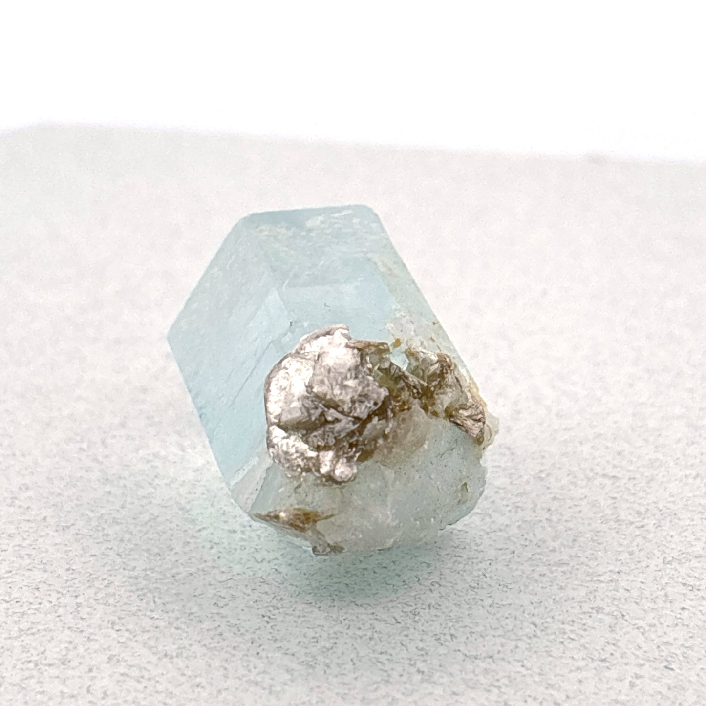 Aquamarine Crystal with Mica, Pakistan, 22.18gr, 33x20x18mm