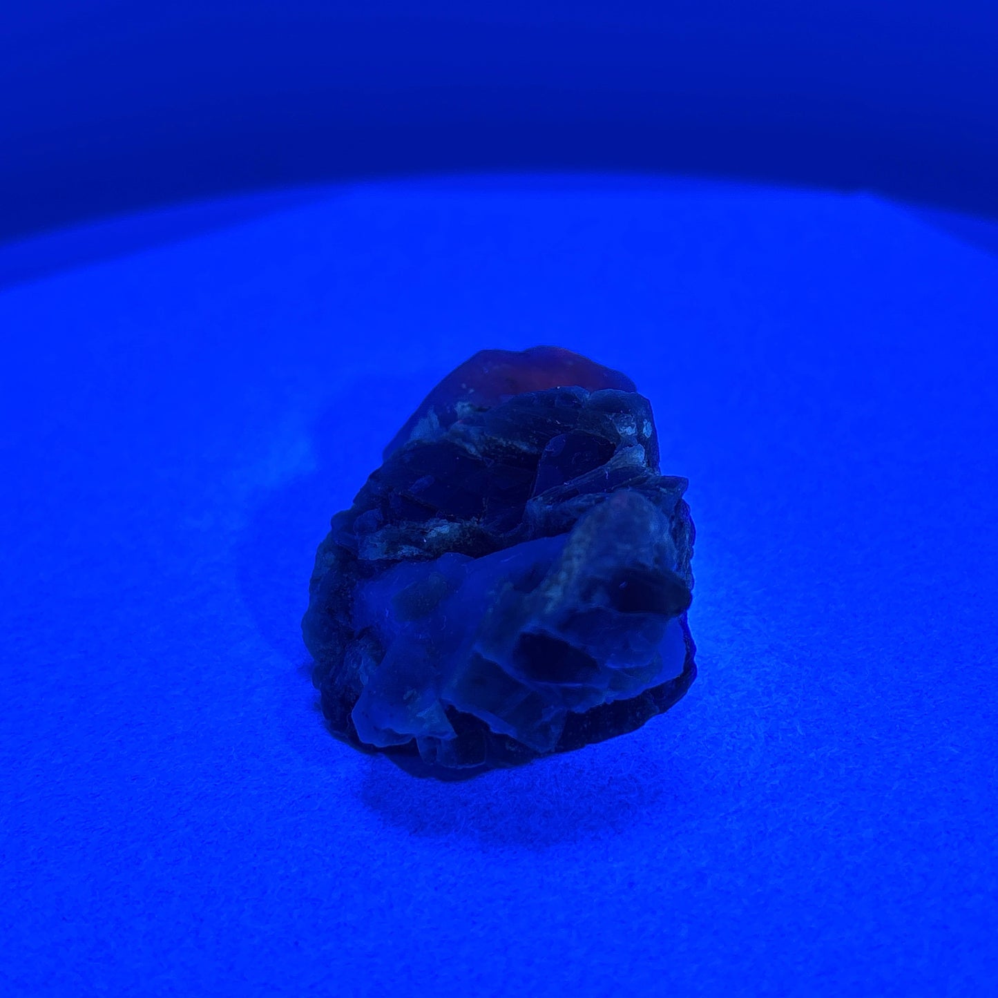 Fluorescent Hackmanite & Calcite on Quartz, 46.69gr, 53x35x23mm