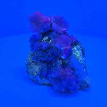 Fluorescent Hackmanite Quartz, Pakistan, 130.50gr