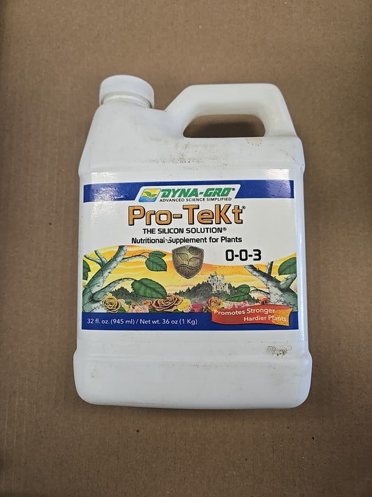 Dyna Gro Pro-Tekt 32 oz. 0-0-3 Quart Liquid Plant Food Fertilizer
