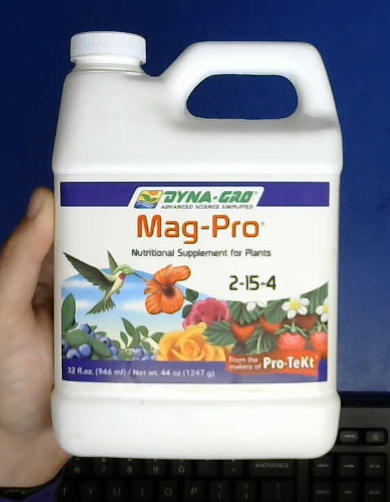 CLOSEOUT Dyna Gro Mag Pro- 1 Quart- 32 oz. Liquid Plant Nutrient