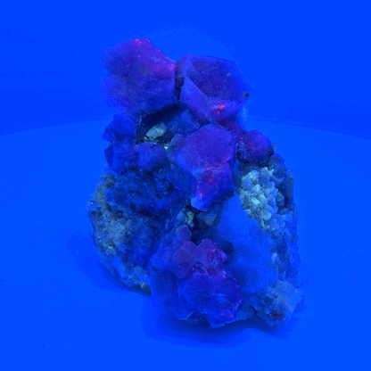 Fluorescent Hackmanite Quartz, Pakistan, 130.50gr