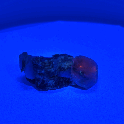 Fluorescent Hackmanite & Calcite on Quartz, 46.69gr, 53x35x23mm