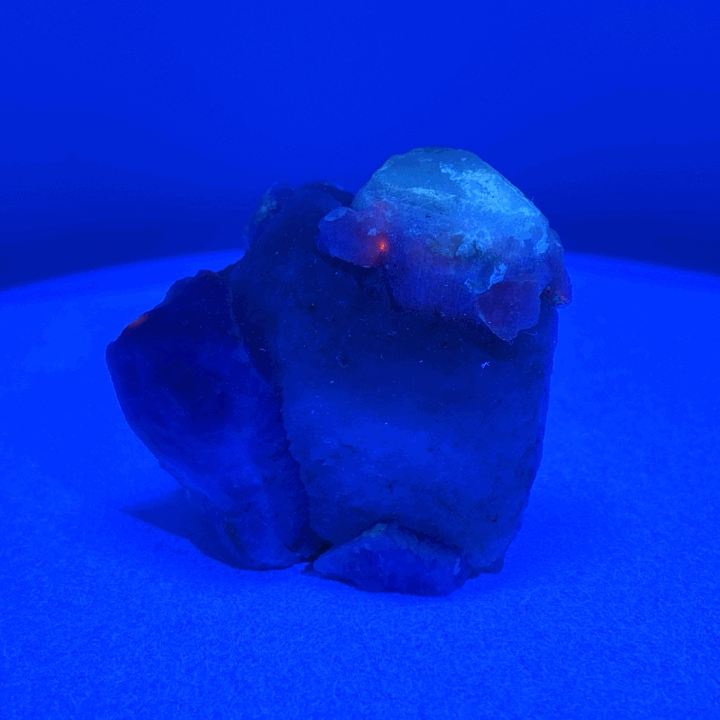 Fluorescent Hackmanite on Quartz, Pakistan, 84.55gr
