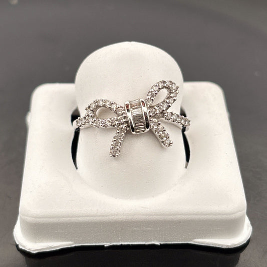 10k Diamond Bowtie Ring, 1/4cttw, 2.11gr