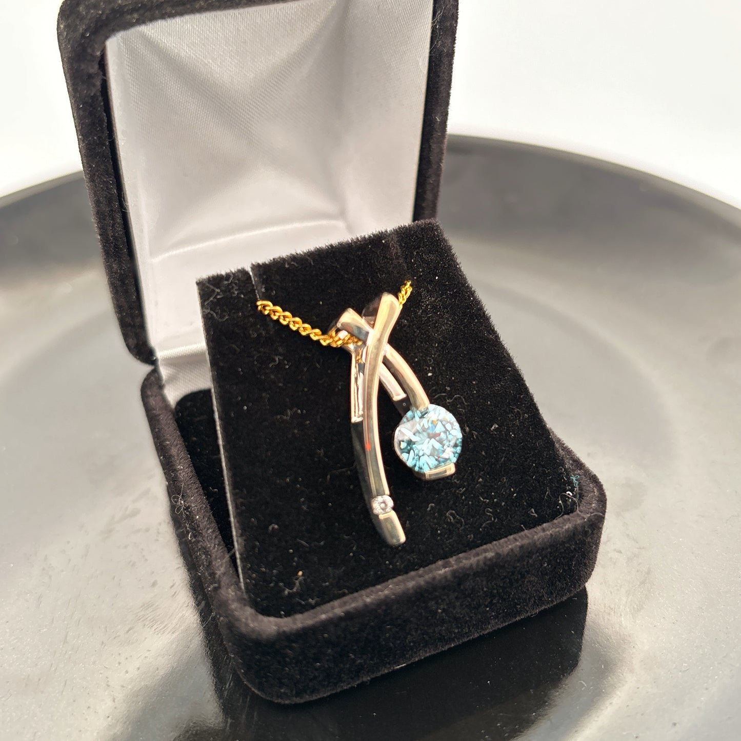 14K Certified Diamond Pendant, 1.8cttw, SI1, Blue, F, 5.05gr