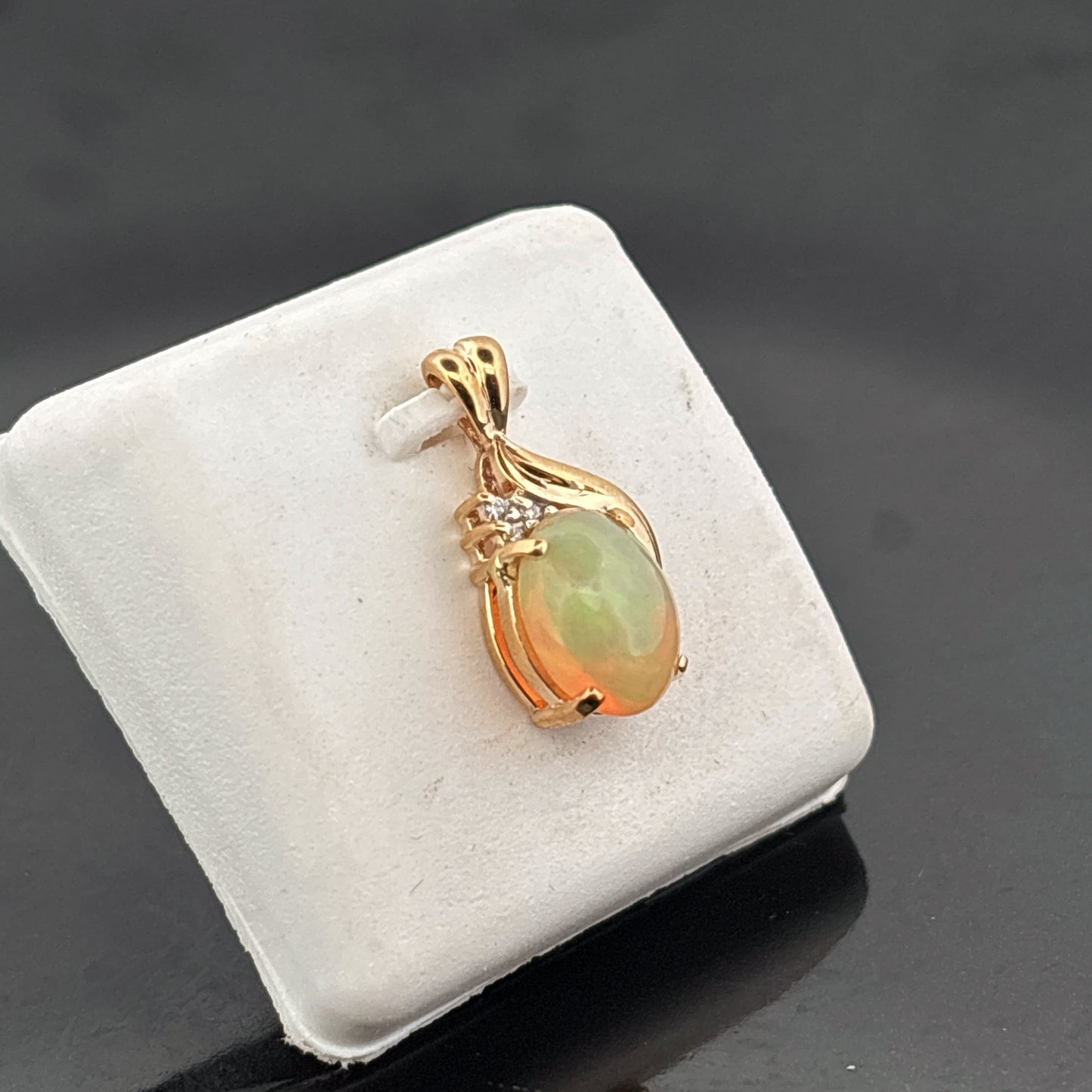 14K Etheopian Opal & Diamond Pendant, 1.94ct, 10.5x7.9mm - 1.72gr