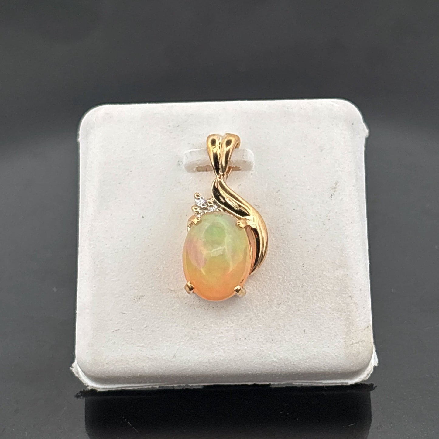14K Etheopian Opal & Diamond Pendant, 1.94ct, 10.5x7.9mm - 1.72gr
