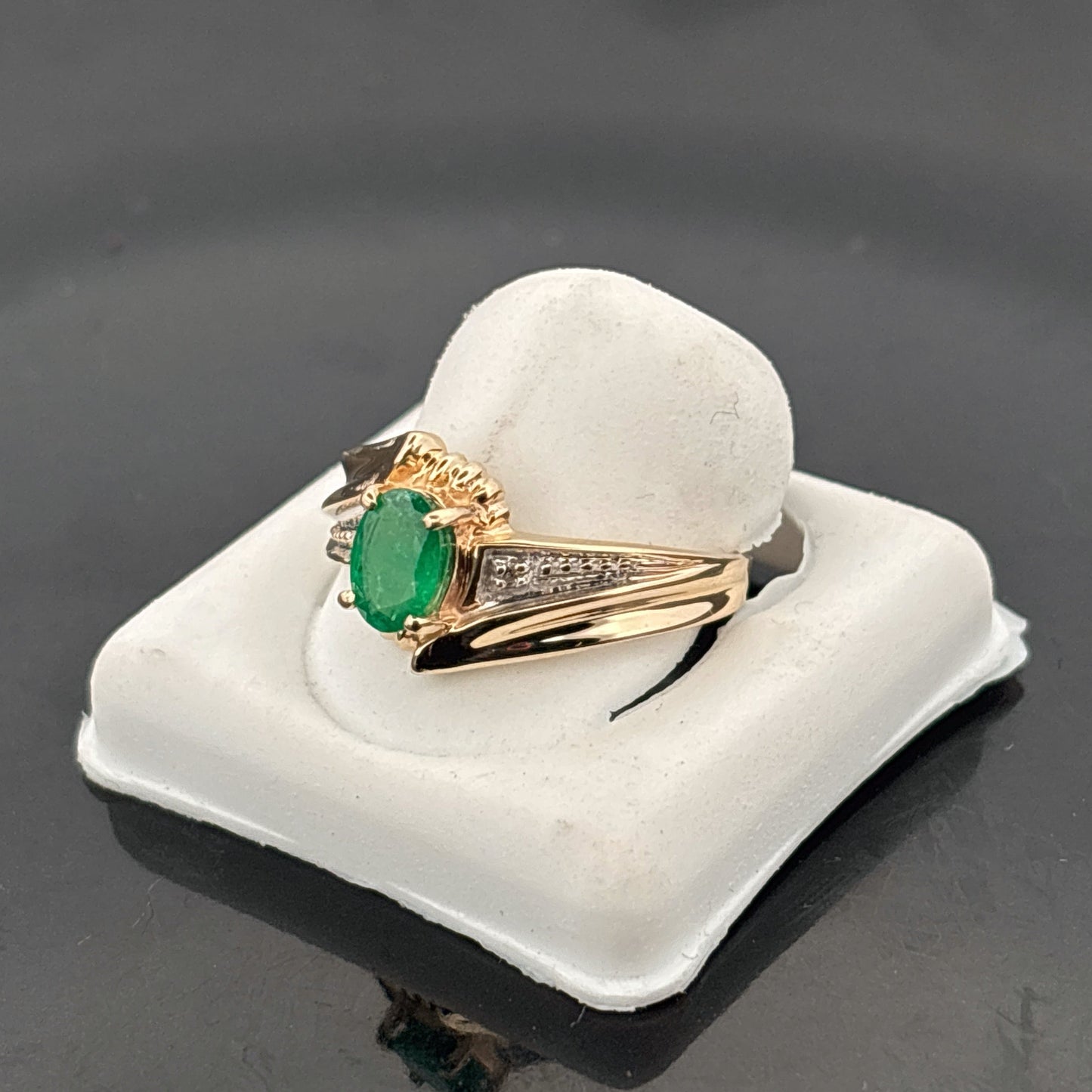 10K Natural Emerald, 7x5mm, & Diamond Melee - 3.27gr
