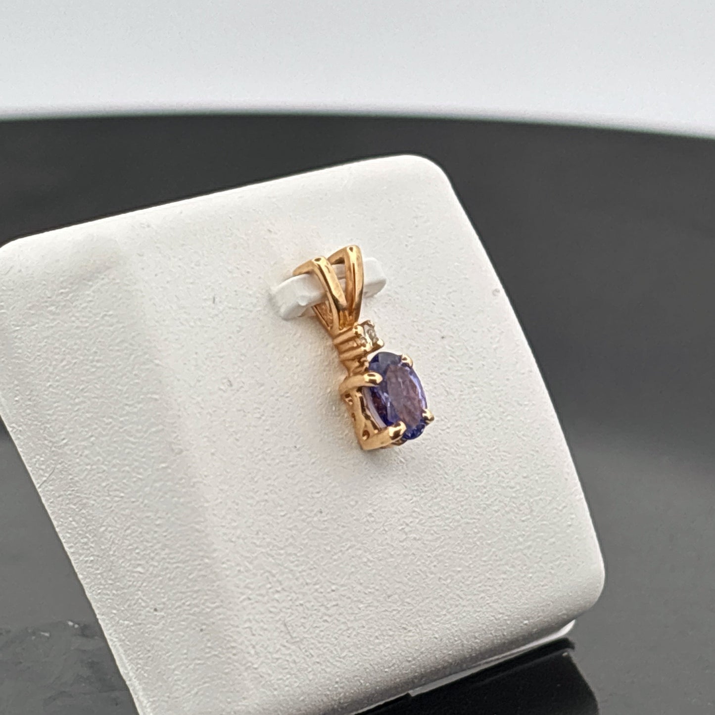 14K Tanzanite & Diamond Pendant, 0.67gr